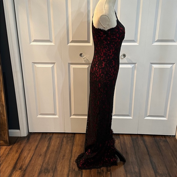 Tadashi Shoji Black and Red Lace One-Shoulder Gown - Picture 3 of 15